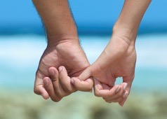 couples-holding-hands-at-beach